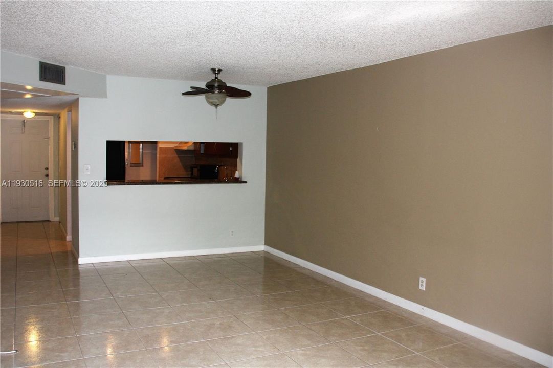 В аренду: $1,850 (2 спален, 2 ванн, 949 Квадратных фут)