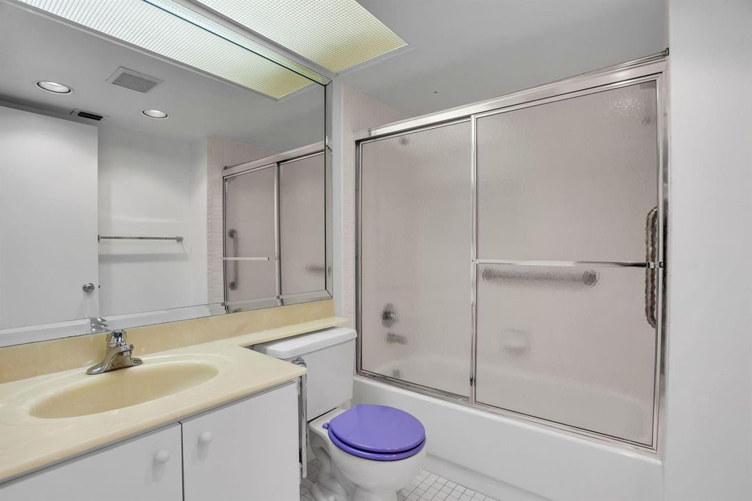 GUEST BATH/SHOWER