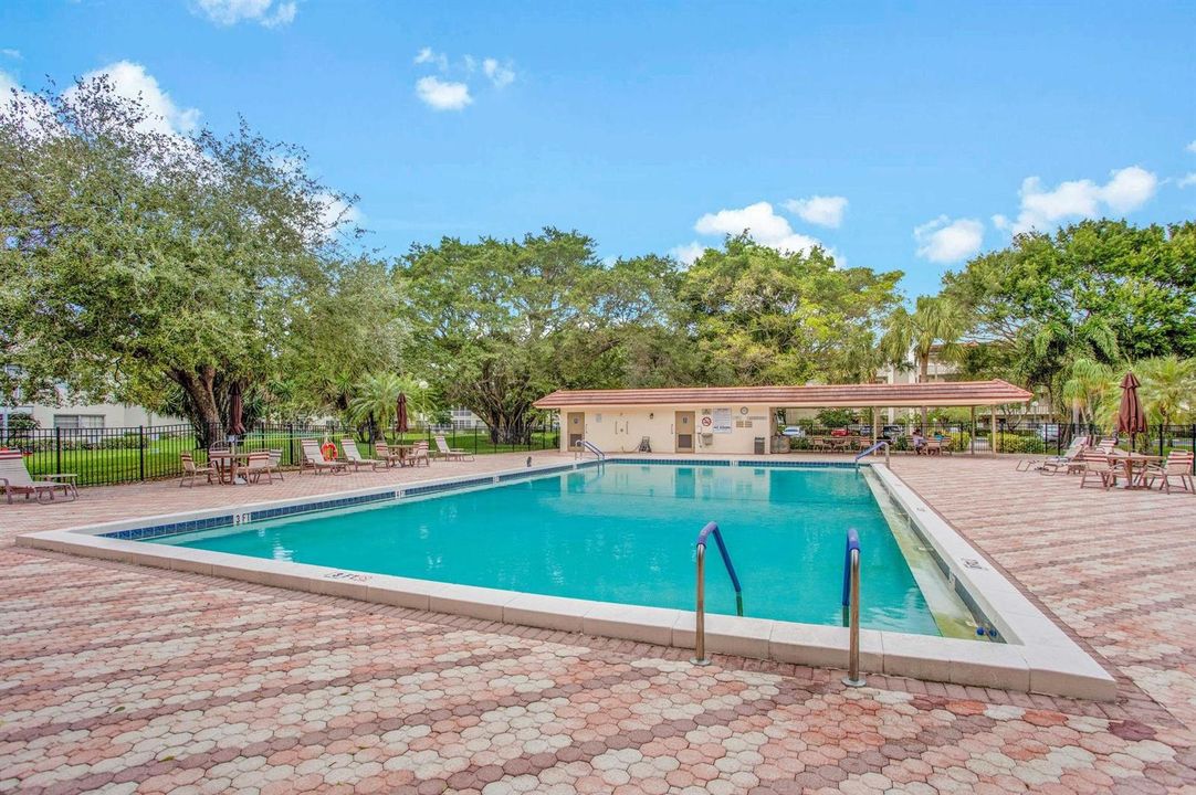 CAYMAN POOL