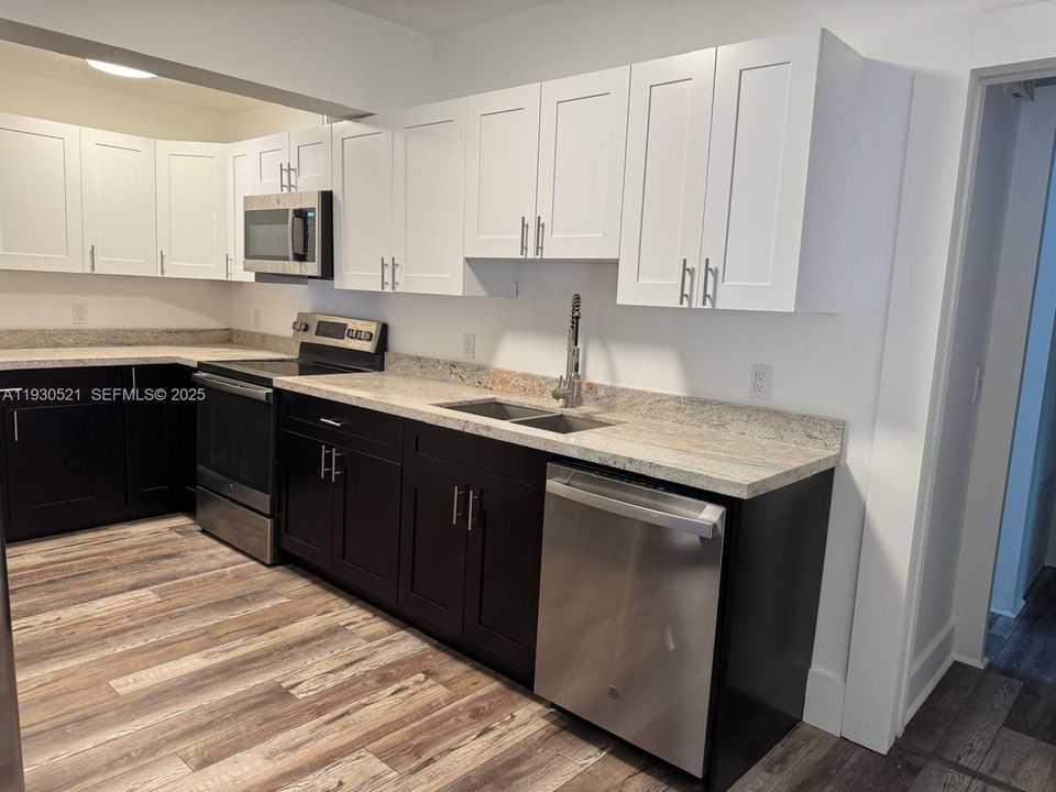 В аренду: $7,200 (3 спален, 3 ванн, 1708 Квадратных фут)