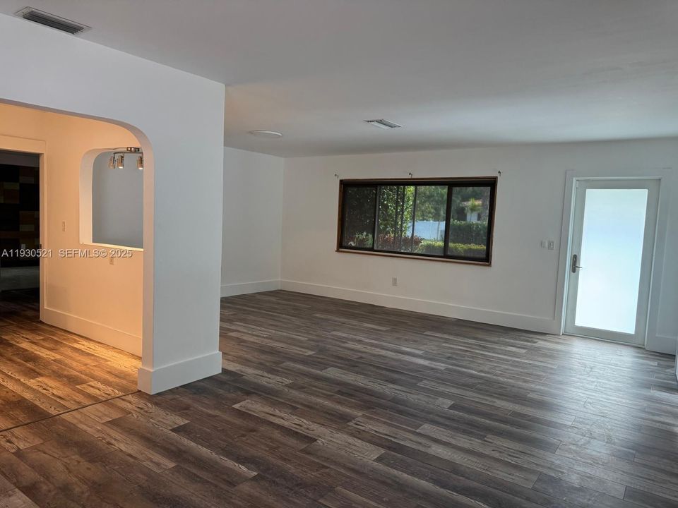 В аренду: $7,200 (3 спален, 3 ванн, 1708 Квадратных фут)