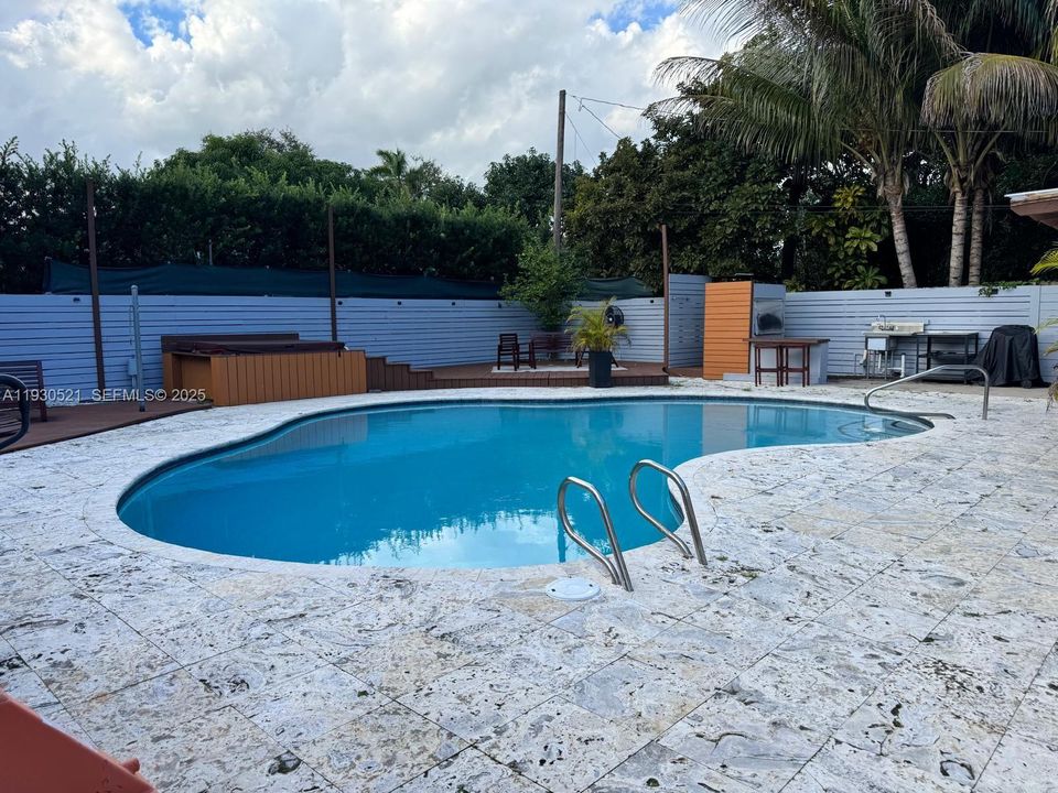 В аренду: $7,200 (3 спален, 3 ванн, 1708 Квадратных фут)