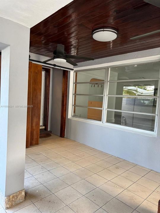 В аренду: $7,200 (3 спален, 3 ванн, 1708 Квадратных фут)