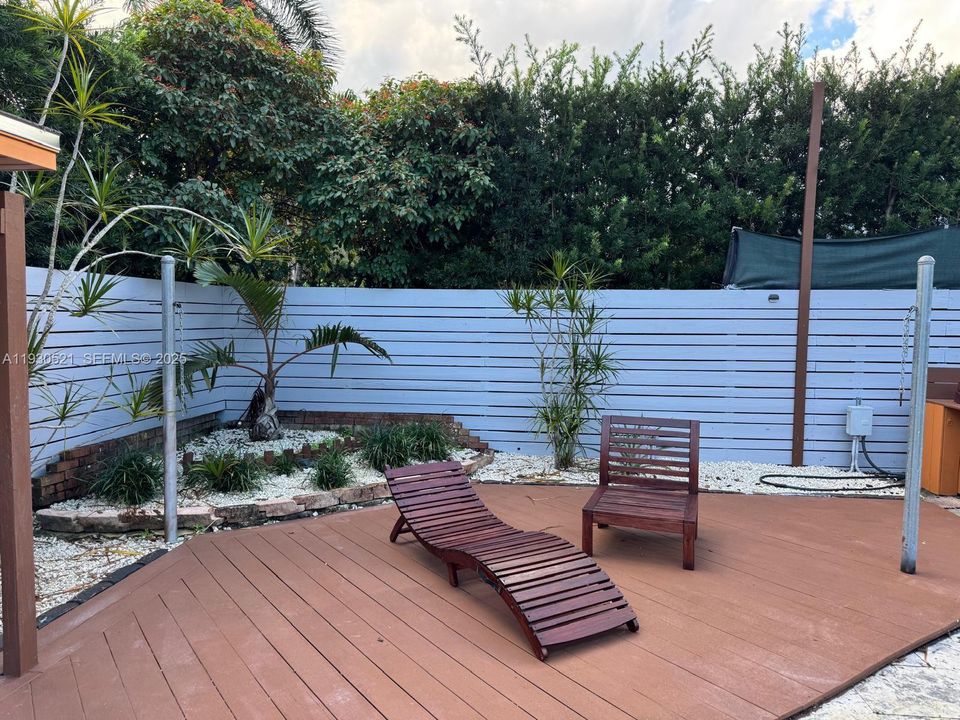 В аренду: $7,200 (3 спален, 3 ванн, 1708 Квадратных фут)