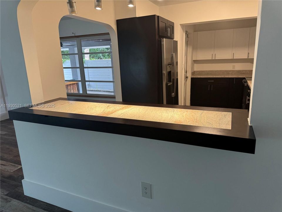 В аренду: $7,200 (3 спален, 3 ванн, 1708 Квадратных фут)