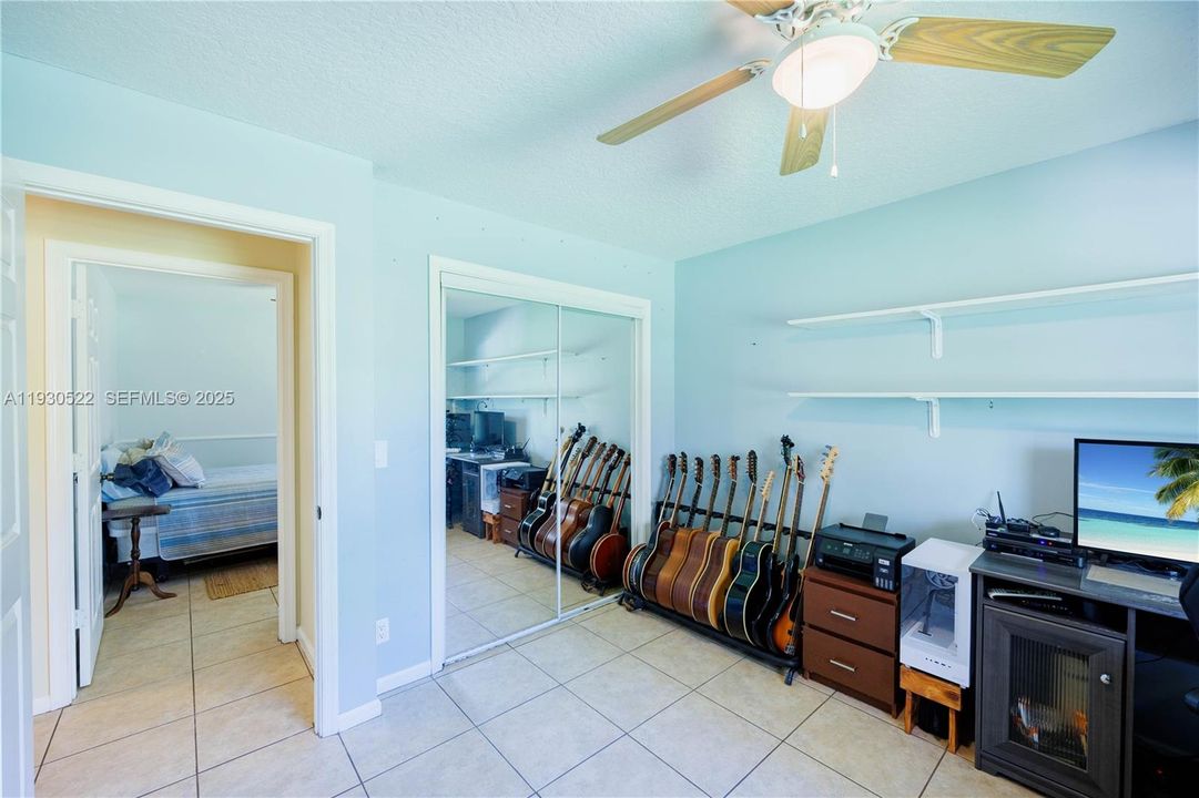 En Venta: $585,000 (3 camas, 2 baños, 1556 Pies cuadrados)