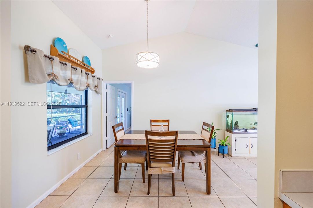 En Venta: $585,000 (3 camas, 2 baños, 1556 Pies cuadrados)