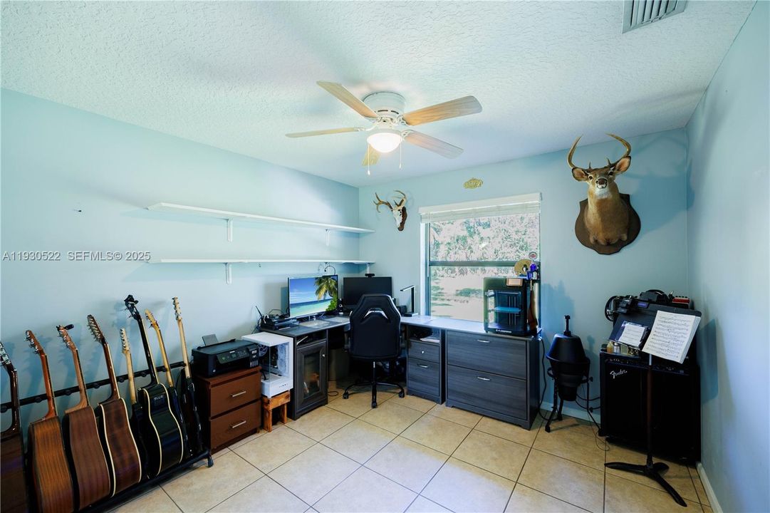 En Venta: $585,000 (3 camas, 2 baños, 1556 Pies cuadrados)