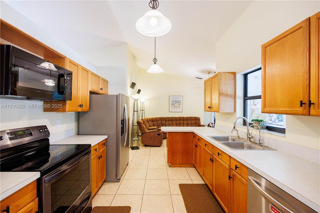 En Venta: $585,000 (3 camas, 2 baños, 1556 Pies cuadrados)