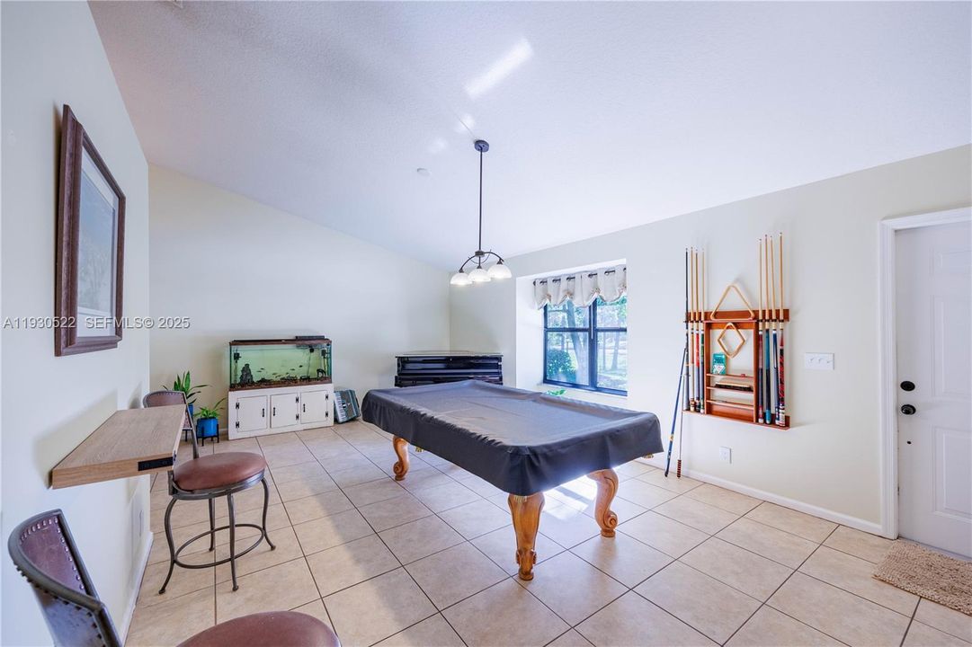 En Venta: $585,000 (3 camas, 2 baños, 1556 Pies cuadrados)