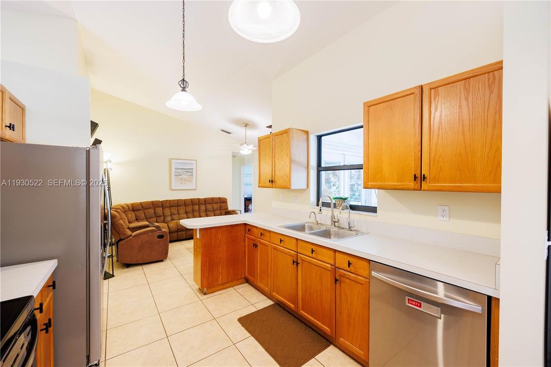 En Venta: $585,000 (3 camas, 2 baños, 1556 Pies cuadrados)