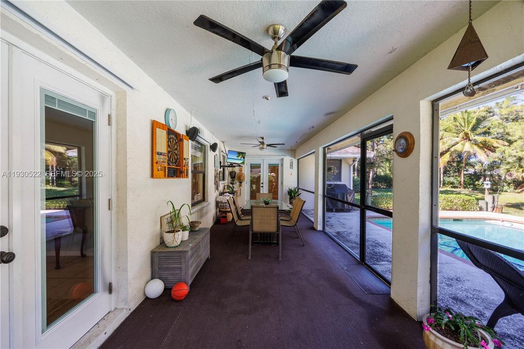 En Venta: $585,000 (3 camas, 2 baños, 1556 Pies cuadrados)