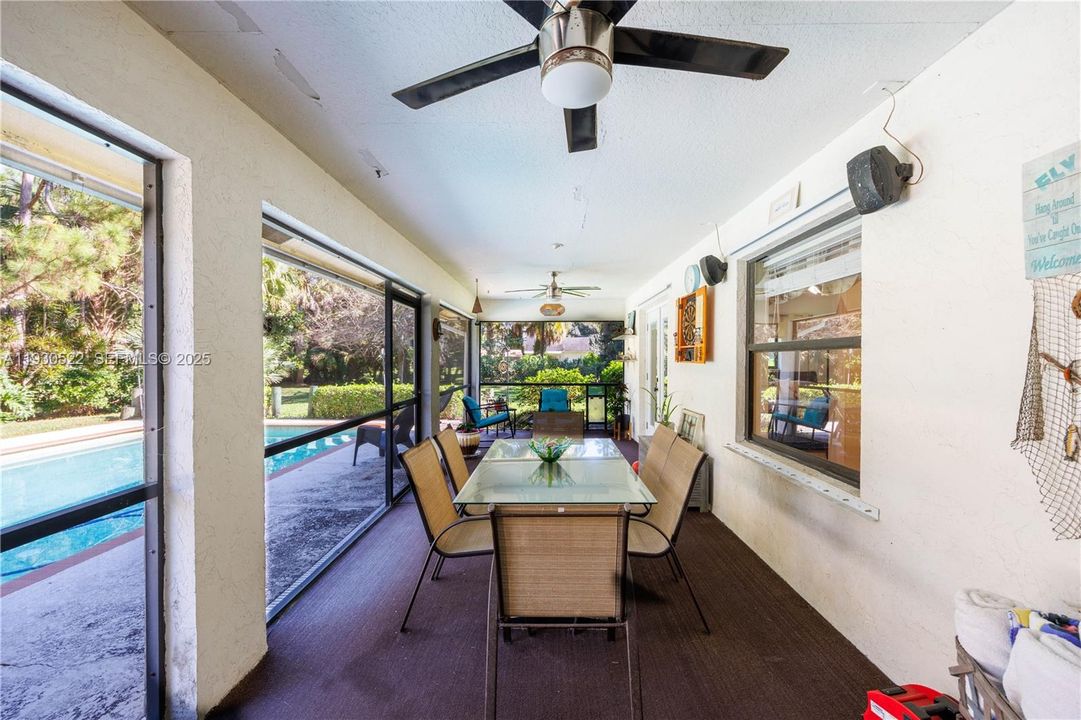 En Venta: $585,000 (3 camas, 2 baños, 1556 Pies cuadrados)