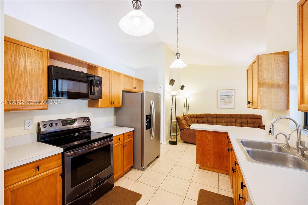 En Venta: $585,000 (3 camas, 2 baños, 1556 Pies cuadrados)