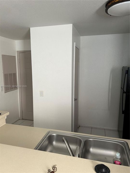 For Rent: $1,750 (1 beds, 1 baths, 672 Square Feet)