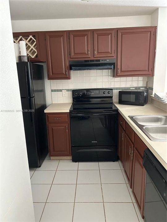 For Rent: $1,750 (1 beds, 1 baths, 672 Square Feet)