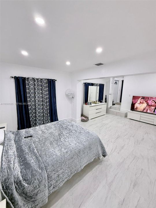 На продажу: $790,000 (5 спален, 3 ванн, 1606 Квадратных фут)