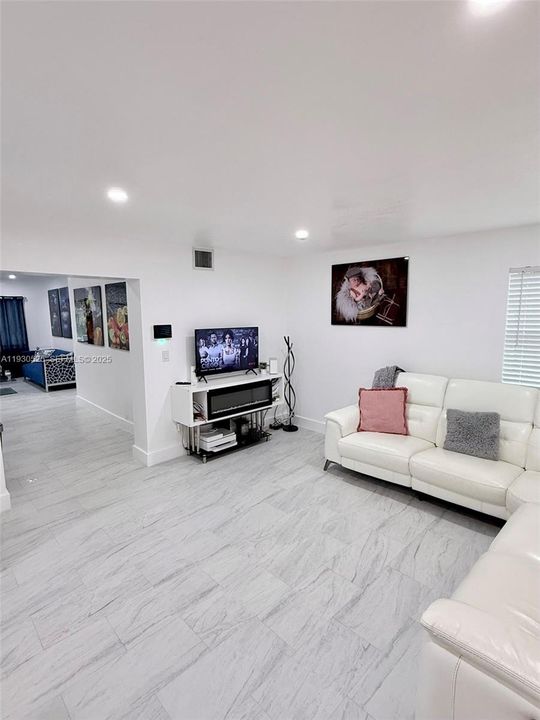 На продажу: $790,000 (5 спален, 3 ванн, 1606 Квадратных фут)