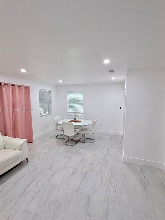 На продажу: $790,000 (5 спален, 3 ванн, 1606 Квадратных фут)