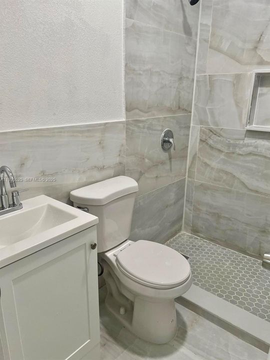 На продажу: $790,000 (5 спален, 3 ванн, 1606 Квадратных фут)