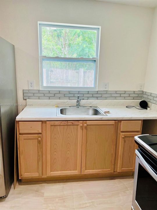 На продажу: $790,000 (5 спален, 3 ванн, 1606 Квадратных фут)