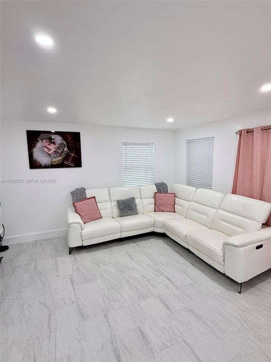 На продажу: $790,000 (5 спален, 3 ванн, 1606 Квадратных фут)