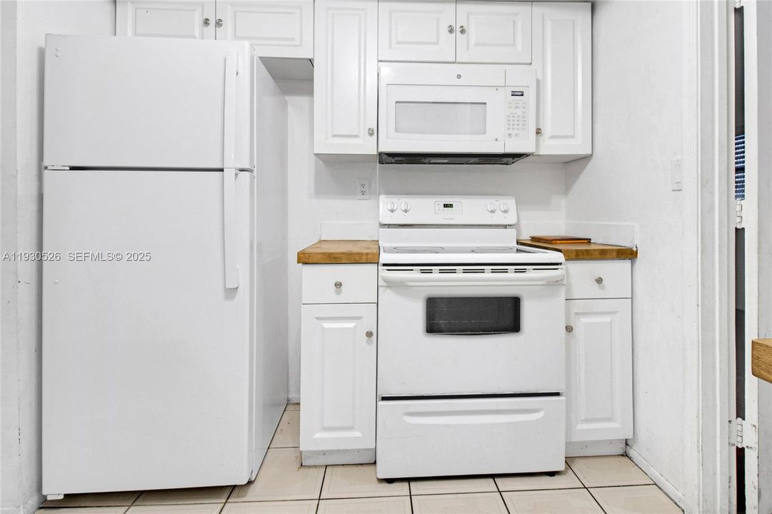 For Sale: $330,000 (2 beds, 1 baths, 1118 Square Feet)