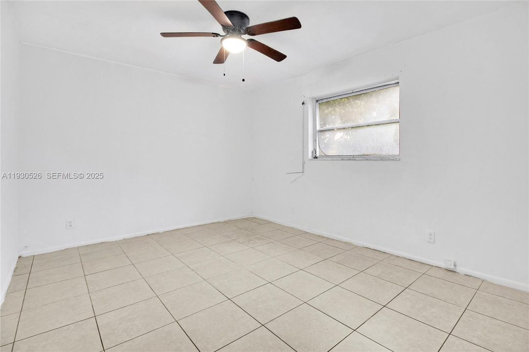 For Sale: $330,000 (2 beds, 1 baths, 1118 Square Feet)