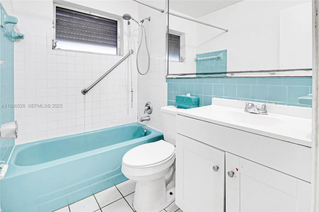 For Sale: $330,000 (2 beds, 1 baths, 1118 Square Feet)