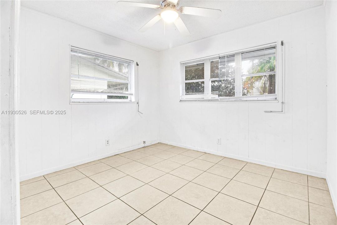 For Sale: $330,000 (2 beds, 1 baths, 1118 Square Feet)