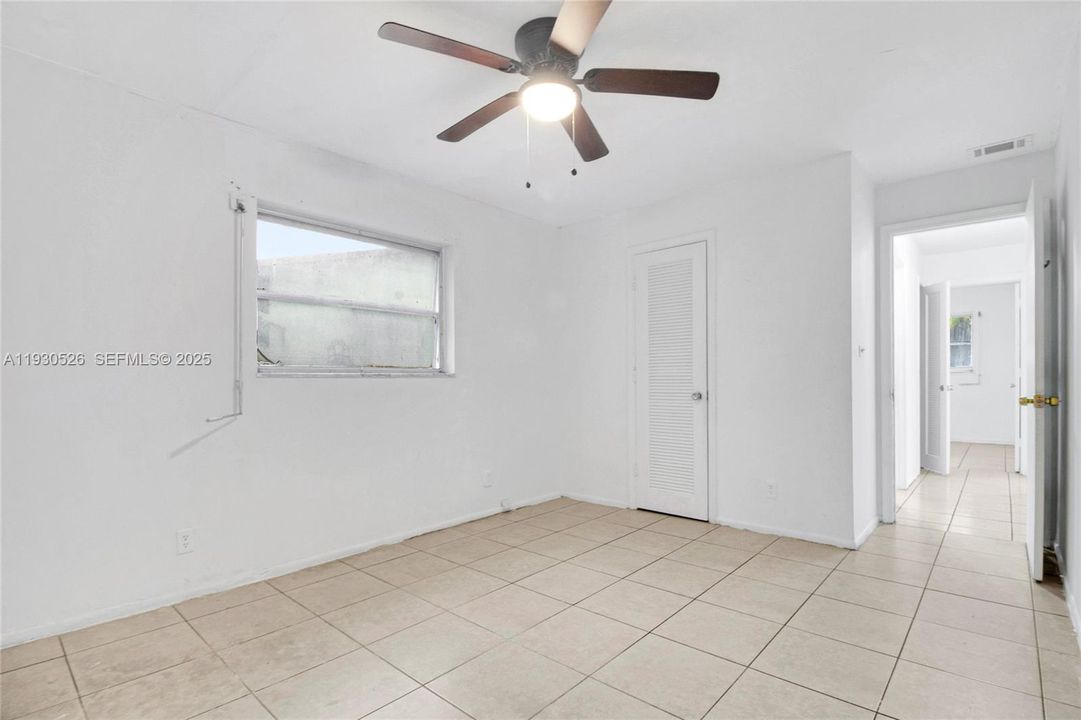 For Sale: $330,000 (2 beds, 1 baths, 1118 Square Feet)