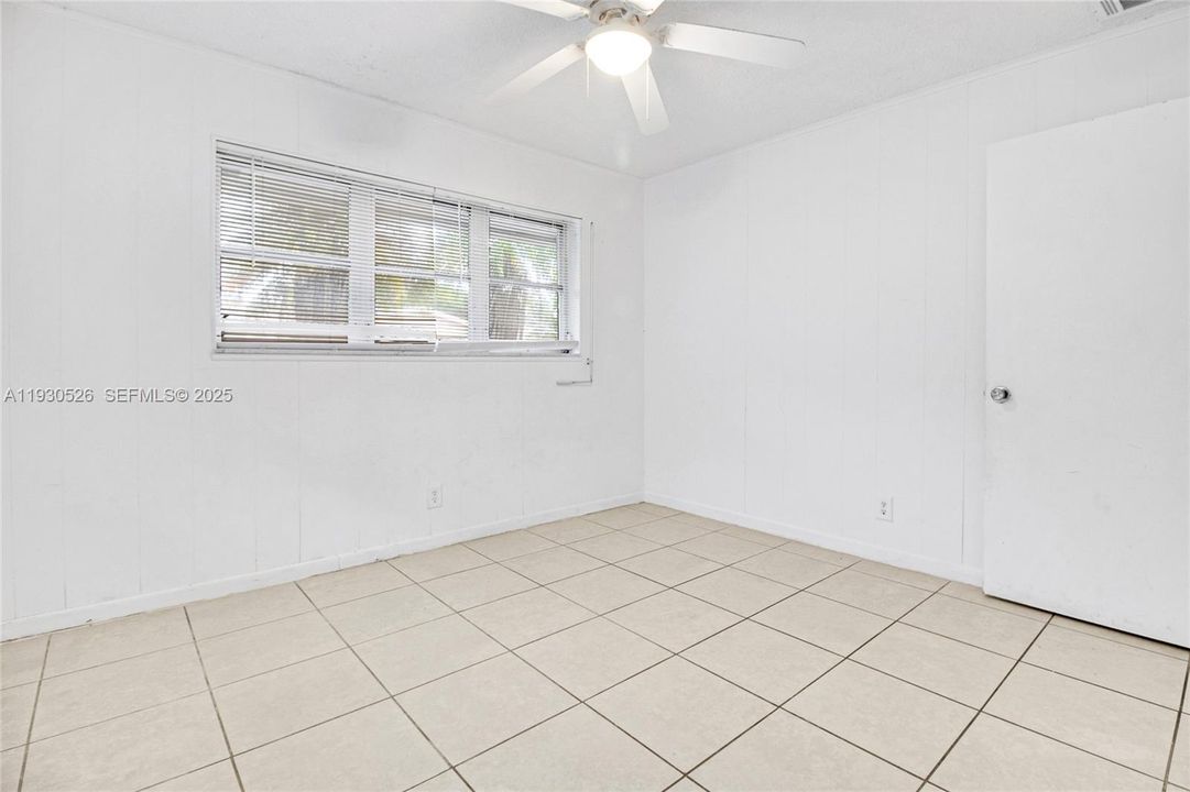 For Sale: $330,000 (2 beds, 1 baths, 1118 Square Feet)