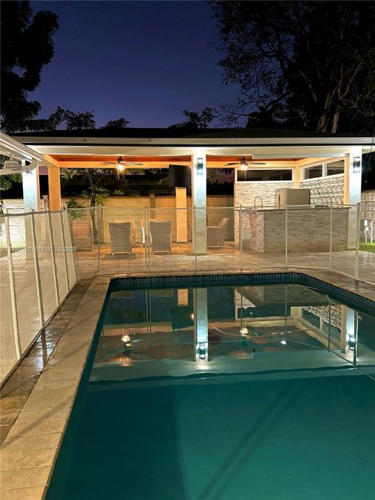 出租: $3,950 (3 贝兹, 2 浴室, 1408 平方英尺)