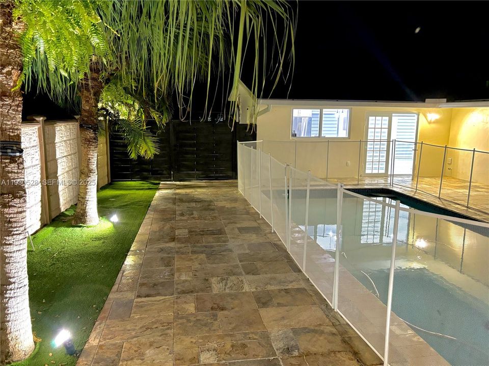 出租: $3,950 (3 贝兹, 2 浴室, 1408 平方英尺)