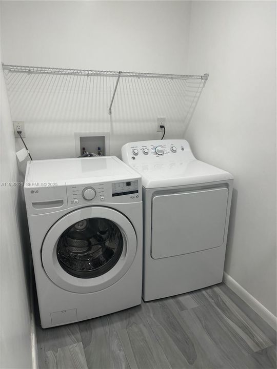 出租: $3,950 (3 贝兹, 2 浴室, 1408 平方英尺)