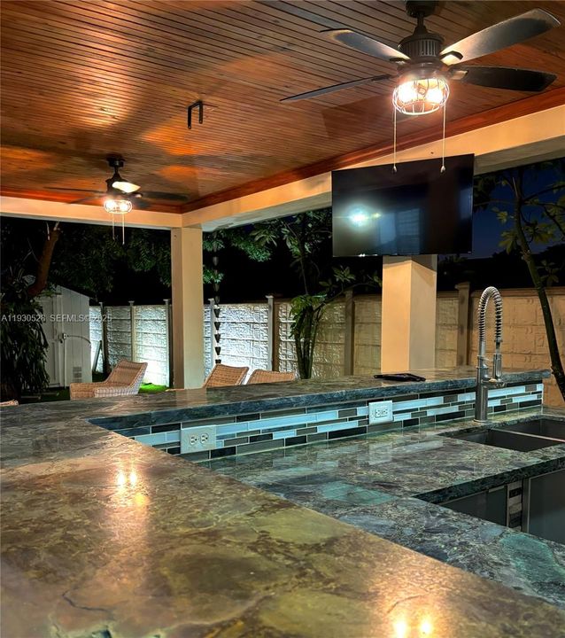 出租: $3,950 (3 贝兹, 2 浴室, 1408 平方英尺)