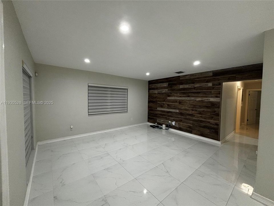 出租: $3,950 (3 贝兹, 2 浴室, 1408 平方英尺)