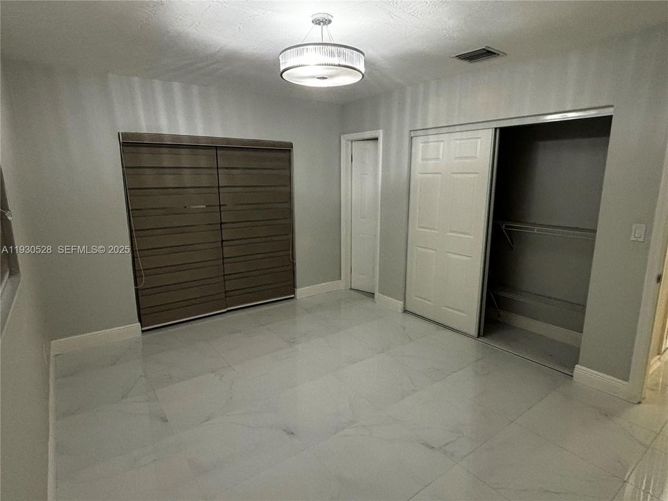 出租: $3,950 (3 贝兹, 2 浴室, 1408 平方英尺)