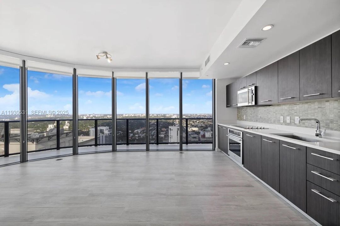 For Rent: $5,250 (2 beds, 2 baths, 1053 Square Feet)