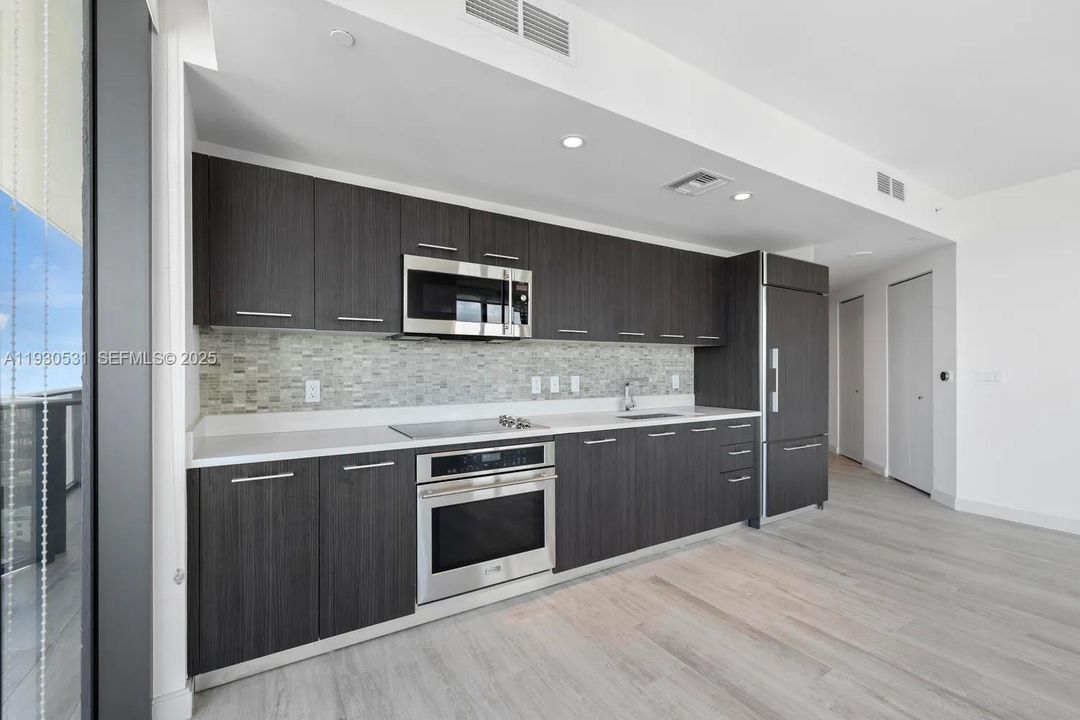 For Rent: $5,250 (2 beds, 2 baths, 1053 Square Feet)