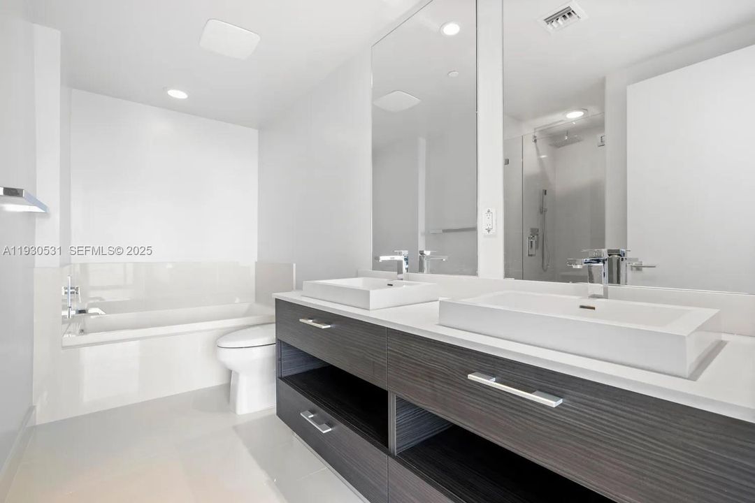 For Rent: $5,250 (2 beds, 2 baths, 1053 Square Feet)