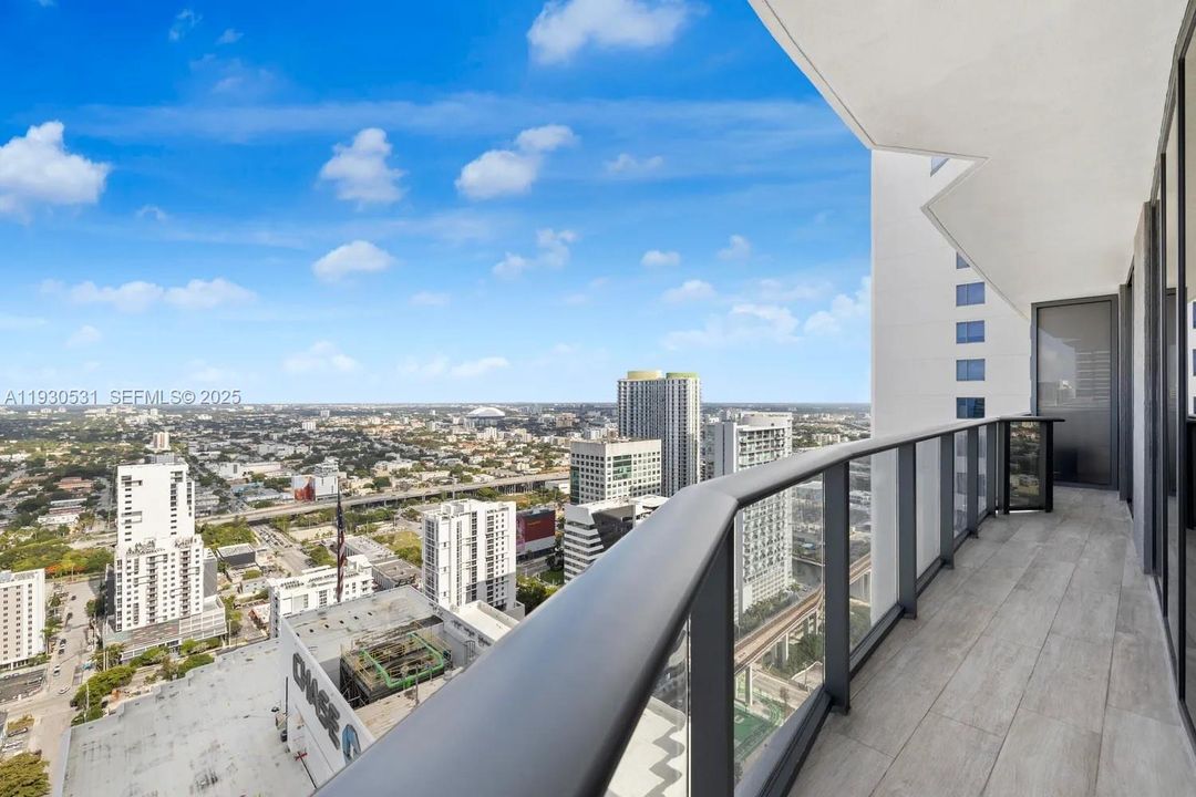 For Rent: $5,250 (2 beds, 2 baths, 1053 Square Feet)