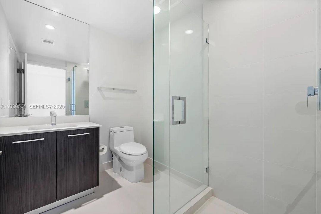 For Rent: $5,250 (2 beds, 2 baths, 1053 Square Feet)