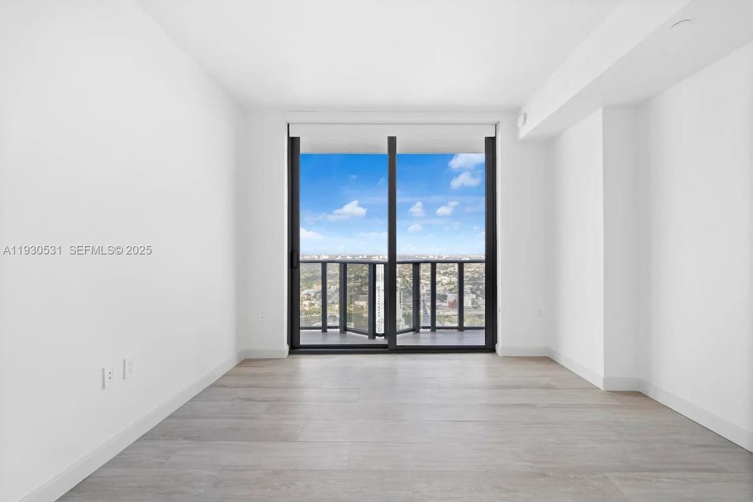 For Rent: $5,250 (2 beds, 2 baths, 1053 Square Feet)