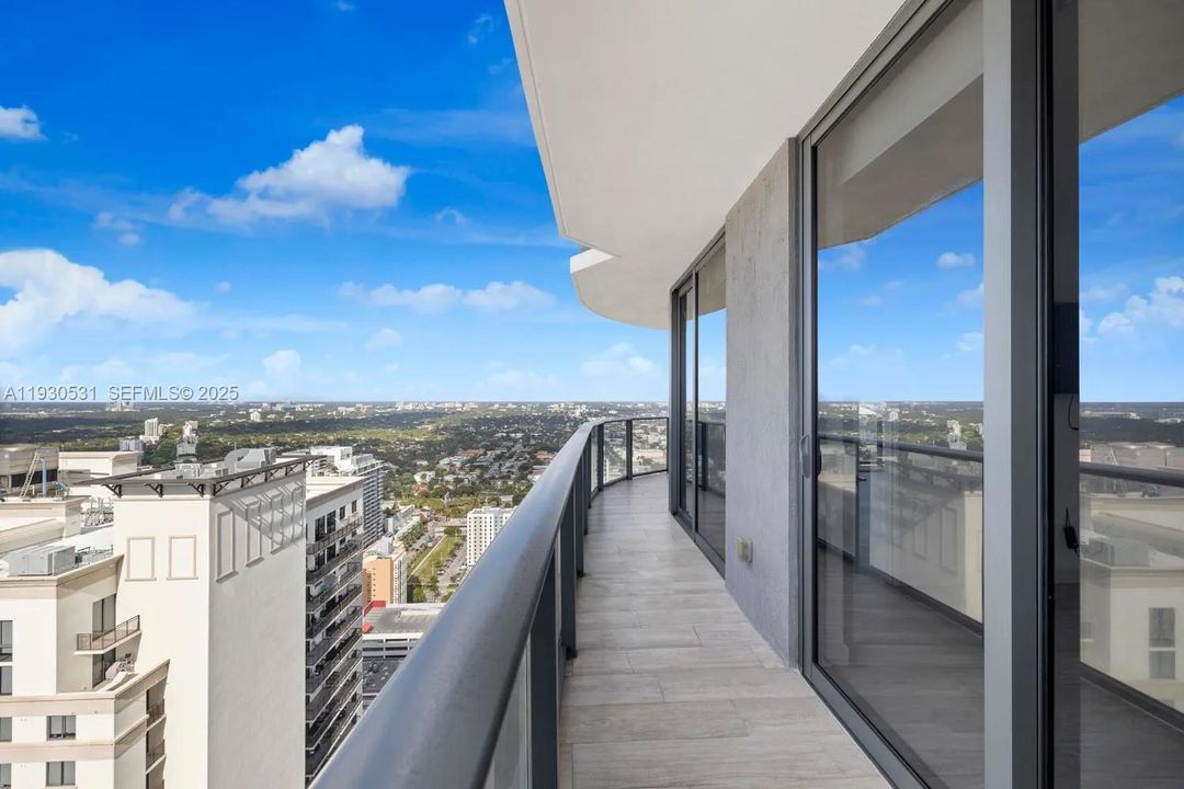 For Rent: $5,250 (2 beds, 2 baths, 1053 Square Feet)