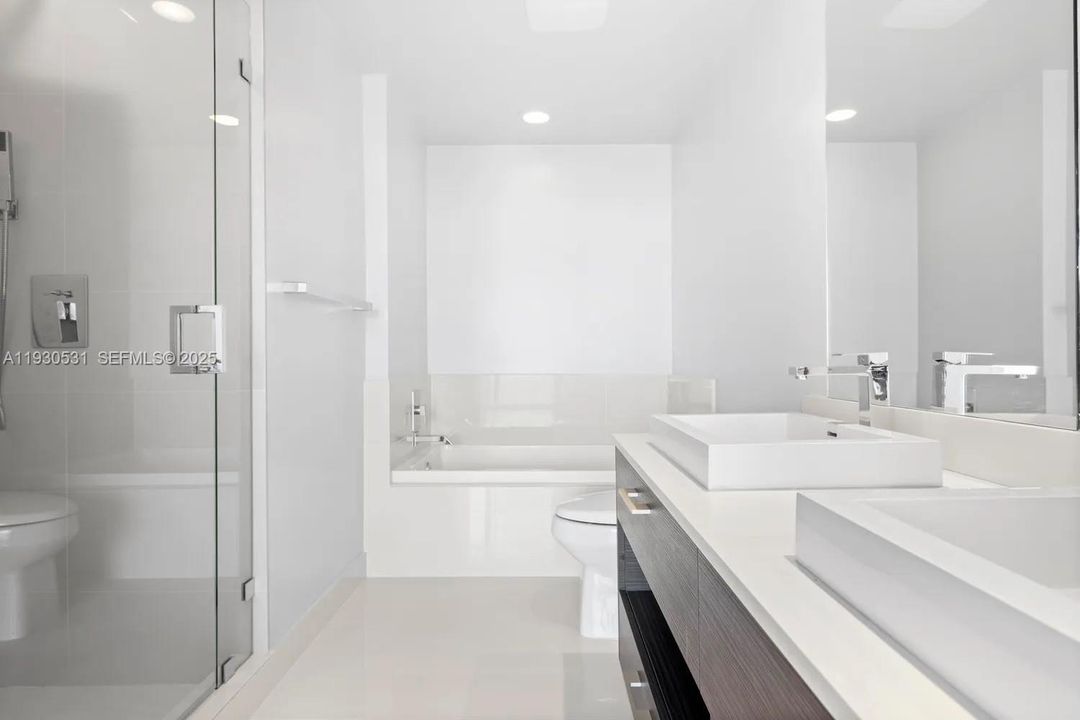 For Rent: $5,250 (2 beds, 2 baths, 1053 Square Feet)