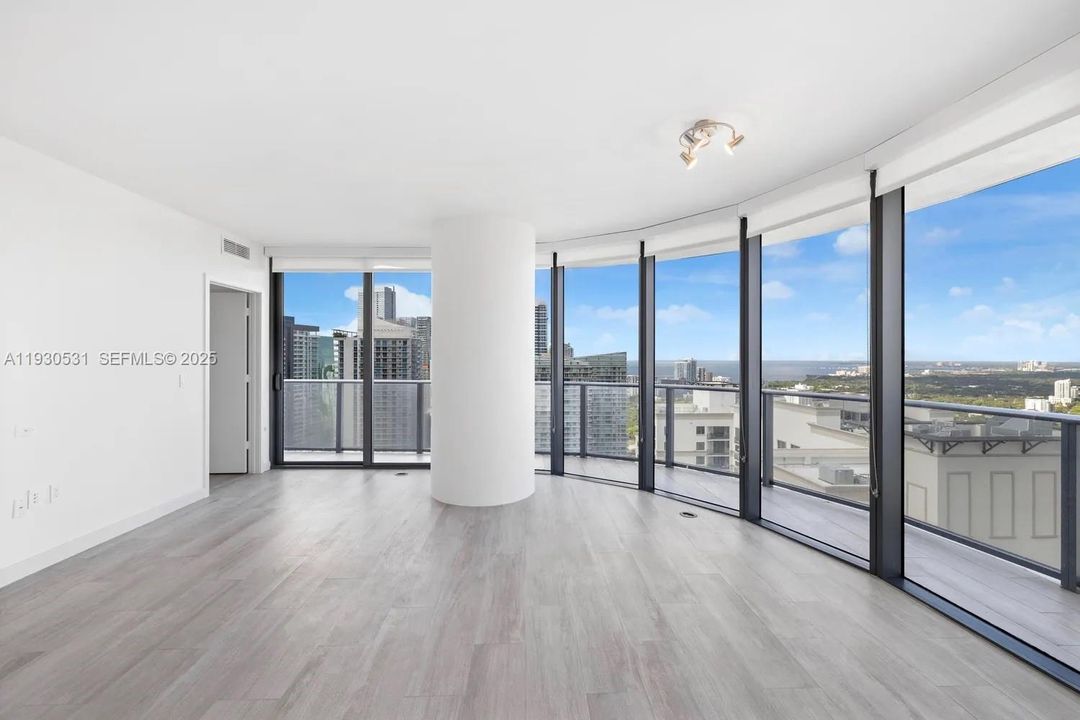 For Rent: $5,250 (2 beds, 2 baths, 1053 Square Feet)