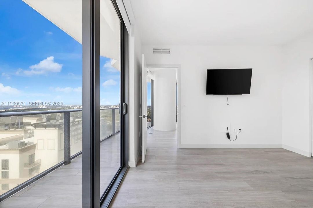 For Rent: $5,250 (2 beds, 2 baths, 1053 Square Feet)