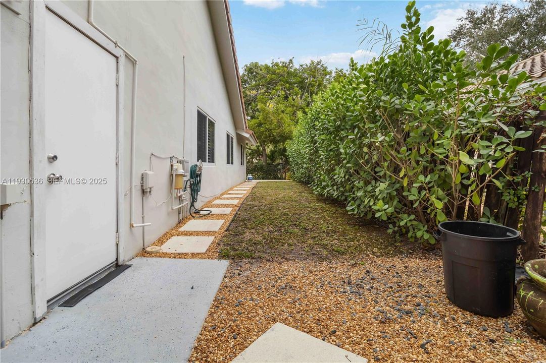 待售: $1,150,000 (4 贝兹, 2 浴室, 2279 平方英尺)