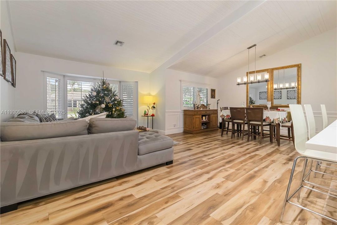 待售: $1,150,000 (4 贝兹, 2 浴室, 2279 平方英尺)